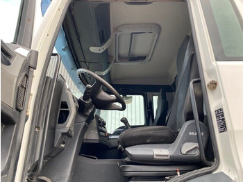 Interior photo 1: تأجير MAN TGS 40.400 6x4 BB TGS 40.400 6x4 BB mit 20.000l Tank MAN TGS 40.400 6x4 BB TGS 40.400 6x4 BB mit 20.000l Tank