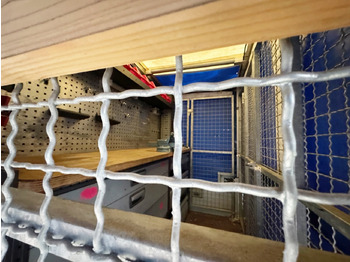 Interior photo 1: شاحنة توصيل مفتوحة, الشاحنات الصغيرة كابينة مزدوجة Mercedes-Benz 316 4x4 Doka 316 4x4 Doka, Werkstatteinrichtung