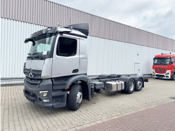 شاحنة بهيكل معدني للمقصورة MERCEDES-BENZ Actros 2546