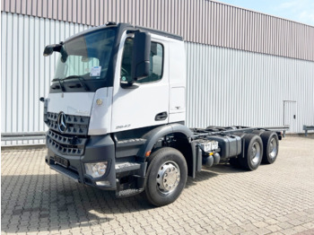 شاحنة بهيكل معدني للمقصورة MERCEDES-BENZ Arocs 2642