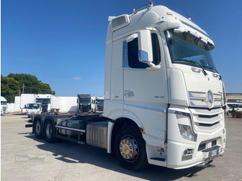 شاحنة بهيكل معدني للمقصورة MERCEDES-BENZ Actros 2545