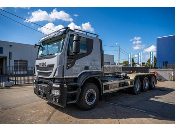 شاحنة برافعة خطافية IVECO X-WAY