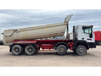 شاحنة قلاب Iveco EUROTRAKKER 320 E 35 (GRAND PONT / LAMES / POMPE MANUELLE / 8X4 / CURSOR 8): صورة 4