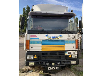 ناقلة حاويات/ شاحنة حاويات DAF CF 85