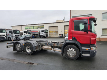 شاحنة بهيكل معدني للمقصورة SCANIA P 400