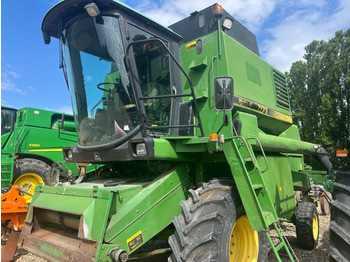 حصادة JOHN DEERE