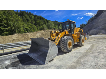 اللودر بعجل HYUNDAI