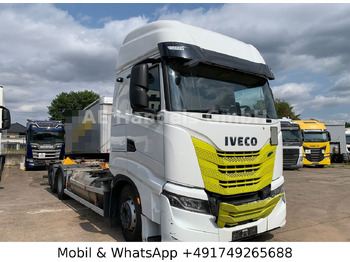 شاحنة بهيكل معدني للمقصورة IVECO S-WAY