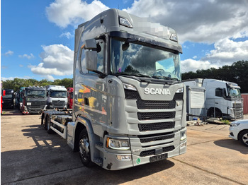شاحنة بهيكل معدني للمقصورة SCANIA S 450
