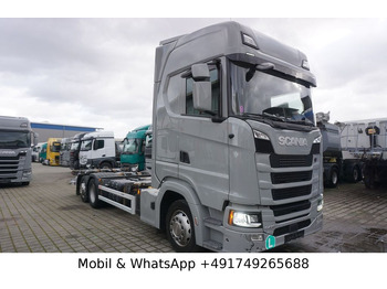 شاحنة بهيكل معدني للمقصورة SCANIA S 450