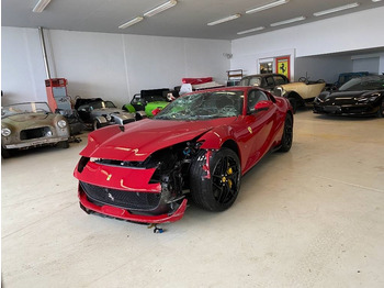 سيارة Ferrari 812 SUPERFAST / ROSSO 70ANNI endommagé: صورة 2