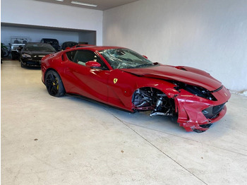 سيارة Ferrari 812 SUPERFAST / ROSSO 70ANNI endommagé: صورة 4