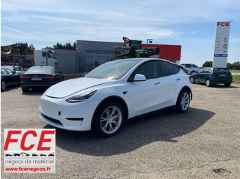 سيارة TESLA