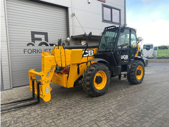 آلة رفع ونقل تلسكوبية JCB