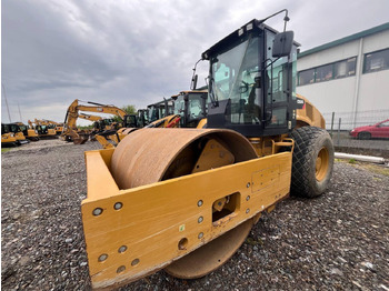 ضاغطة التربة CATERPILLAR CS64B