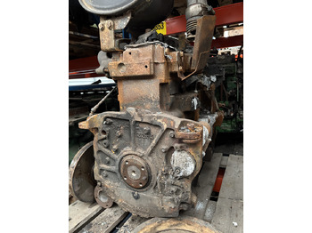 المحرك و قطع الغيار JOHN DEERE