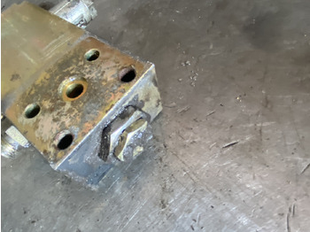 قطع الغيار - حفار ذو عجلات Mecalac 12 XVT - zamek zawór siłownika podpory: صورة 4 قطع الغيار - حفار ذو عجلات Mecalac 12 XVT - zamek zawór siłownika podpory: صورة 4