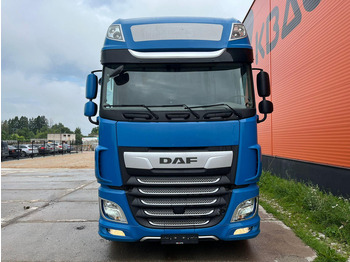 شاحنة بهيكل معدني للمقصورة DAF XF 530