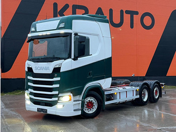 شاحنة بهيكل معدني للمقصورة SCANIA S 540