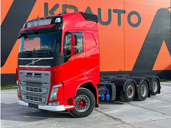 شاحنة بهيكل معدني للمقصورة VOLVO FH 540