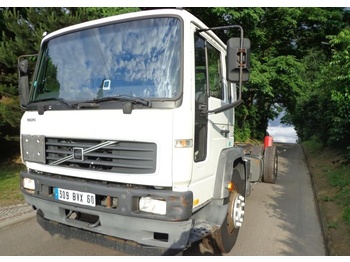 شاحنة بهيكل معدني للمقصورة VOLVO FL