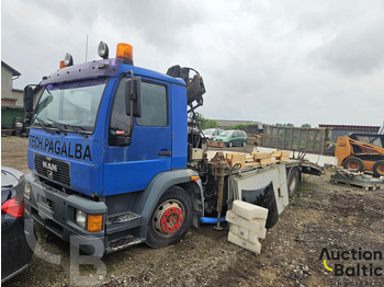 شاحنة سحب MAN 14.224