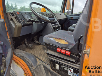 شاحنة ذات ستائر جانبية Mercedes-Benz 614 D: صورة 5