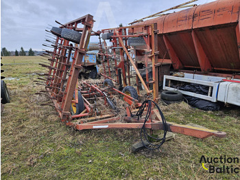 آلة حراثة VÄDERSTAD