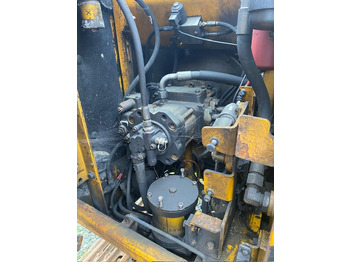 حفار زاحف JCB JS130: صورة 4
