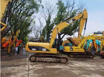 حفار زاحف CATERPILLAR 320D2