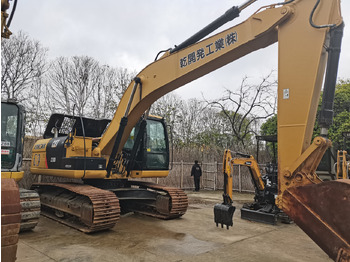 حفار زاحف CATERPILLAR 323D: صورة 3