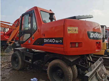 حفار ذو عجلات DOOSAN