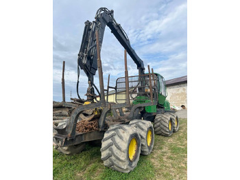 جرار شحن جذوع أشجار الغابات JOHN DEERE