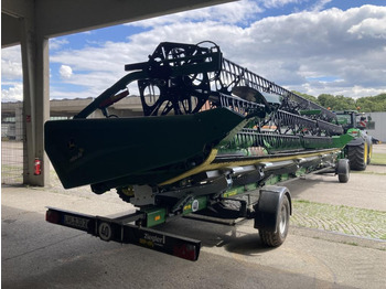 حصادة JOHN DEERE