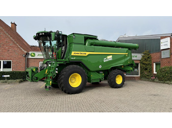 حصادة JOHN DEERE