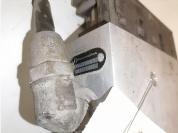 صمام الفرامل - شاحنة Volvo Air suspension control valve, ECAS 3944717: صورة 4 صمام الفرامل - شاحنة Volvo Air suspension control valve, ECAS 3944717: صورة 4