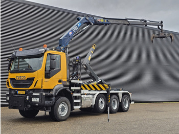 شاحنة برافعة خطافية IVECO Trakker