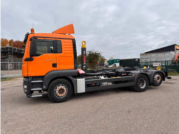 شاحنة برافعة خطافية MAN