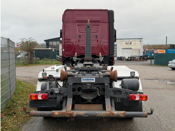 شاحنة برافعة خطافية