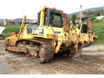 بلدوزر Komatsu D85EX-15: صورة 2