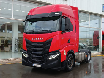 مقطورة السحب IVECO