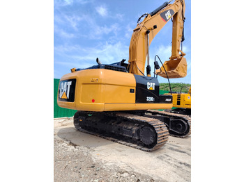 حفار زاحف CATERPILLAR 320D2