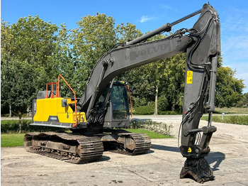 حفار زاحف VOLVO EC220EL