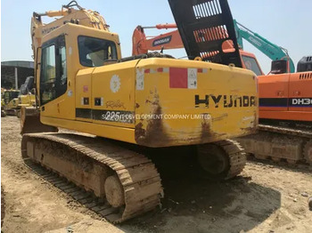 حفار زاحف HYUNDAI R215