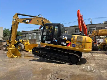 حفار زاحف CATERPILLAR 320D2