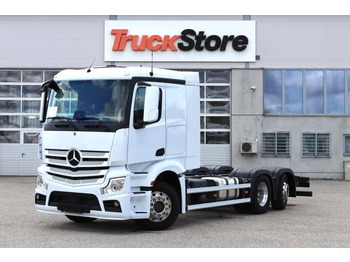 شاحنة بهيكل معدني للمقصورة MERCEDES-BENZ Actros 2543