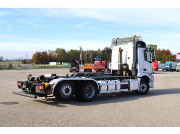 شاحنة برافعة خطافية Mercedes-Benz Antos 2551 ENA: صورة 3