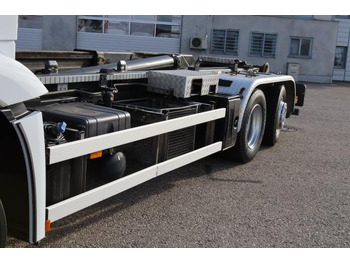 شاحنة برافعة خطافية Mercedes-Benz Antos 2551 ENA: صورة 4