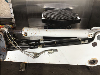 أسطوانة هيدروليكية LIEBHERR