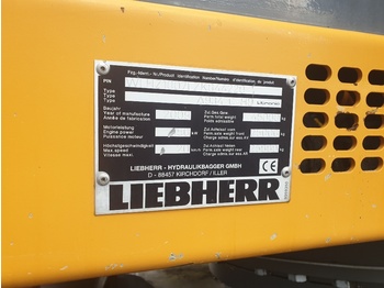 آلة التعامل مع النفايات LIEBHERR A 934